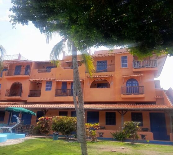 Costa Linda Beach · 4