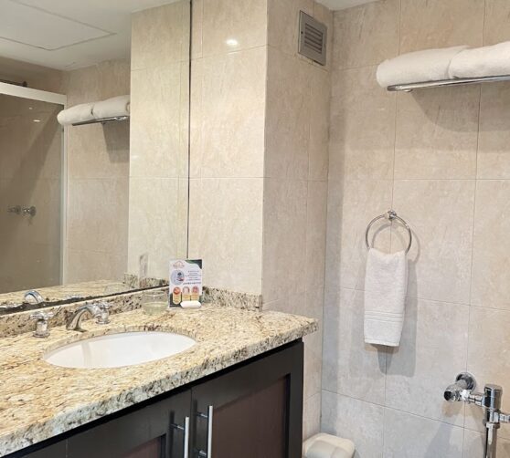 Bakhos Suites Hotel · 4